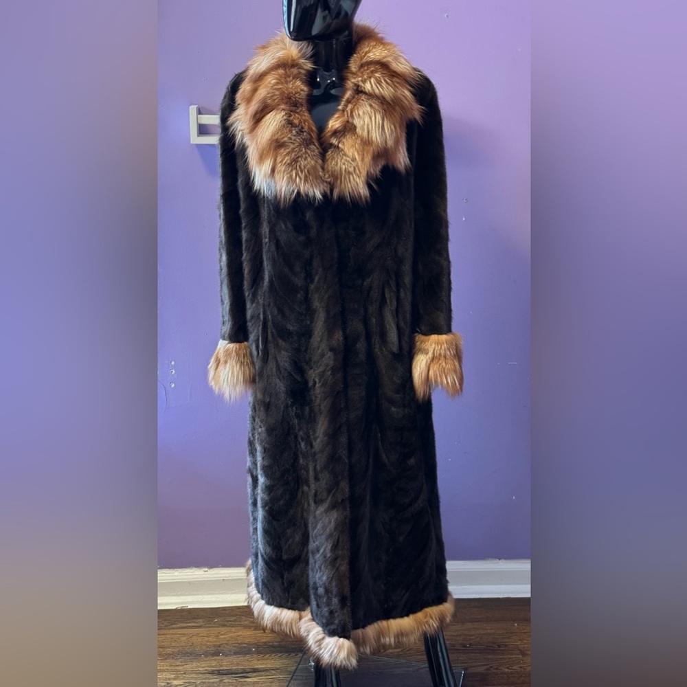 Brown mink fur coat with red fox fur collar trim - Picture 3 of 16